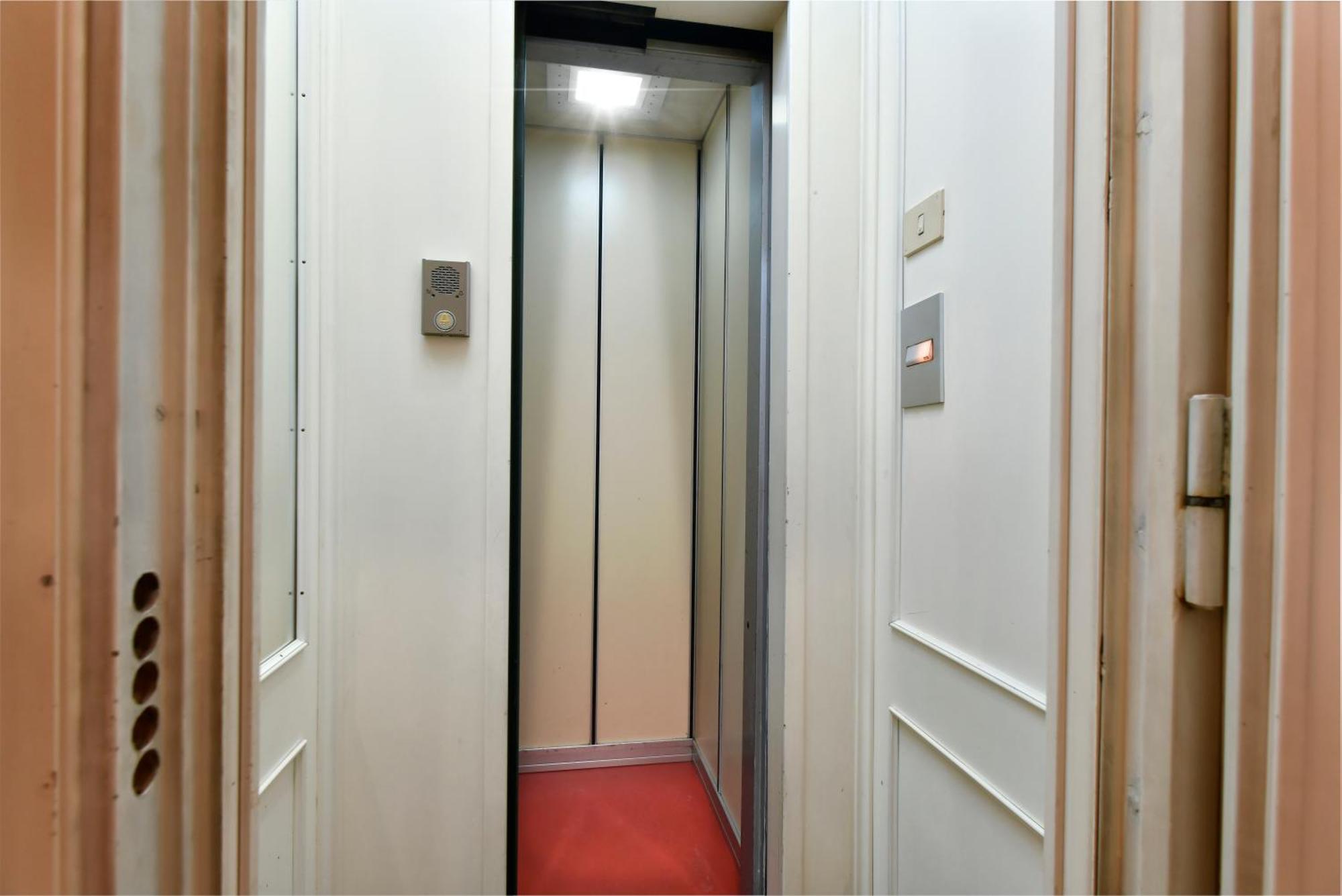 Trevi Charme Apartment Rome Bagian luar foto