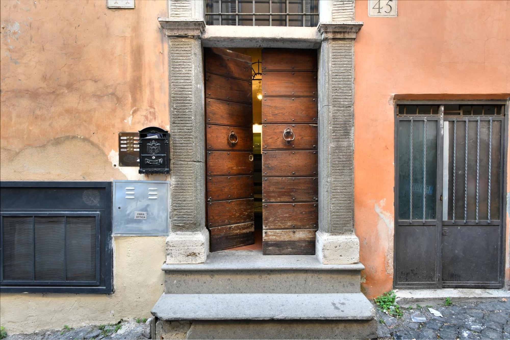 Trevi Charme Apartment Rome Bagian luar foto